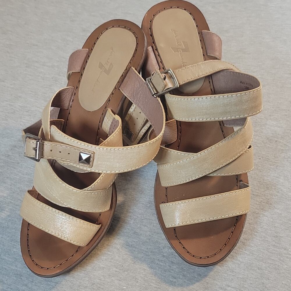 Donald J Pliner Women's Leather Strappy Studded Buckle Sandals Beige 10M